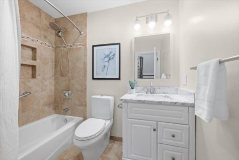 32 Lancaster Lane Lincolnshire IL 60069