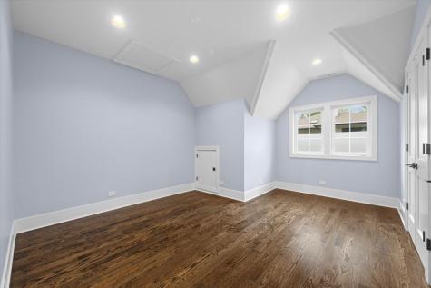 32 Lancaster Lane Lincolnshire IL 60069
