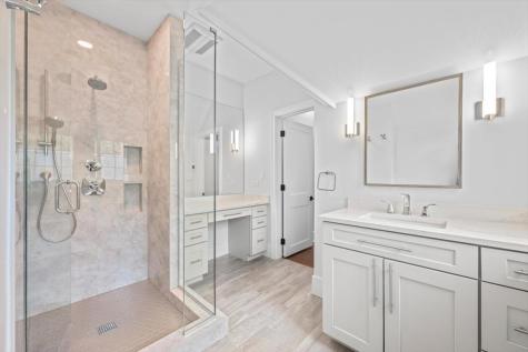 32 Lancaster Lane Lincolnshire IL 60069