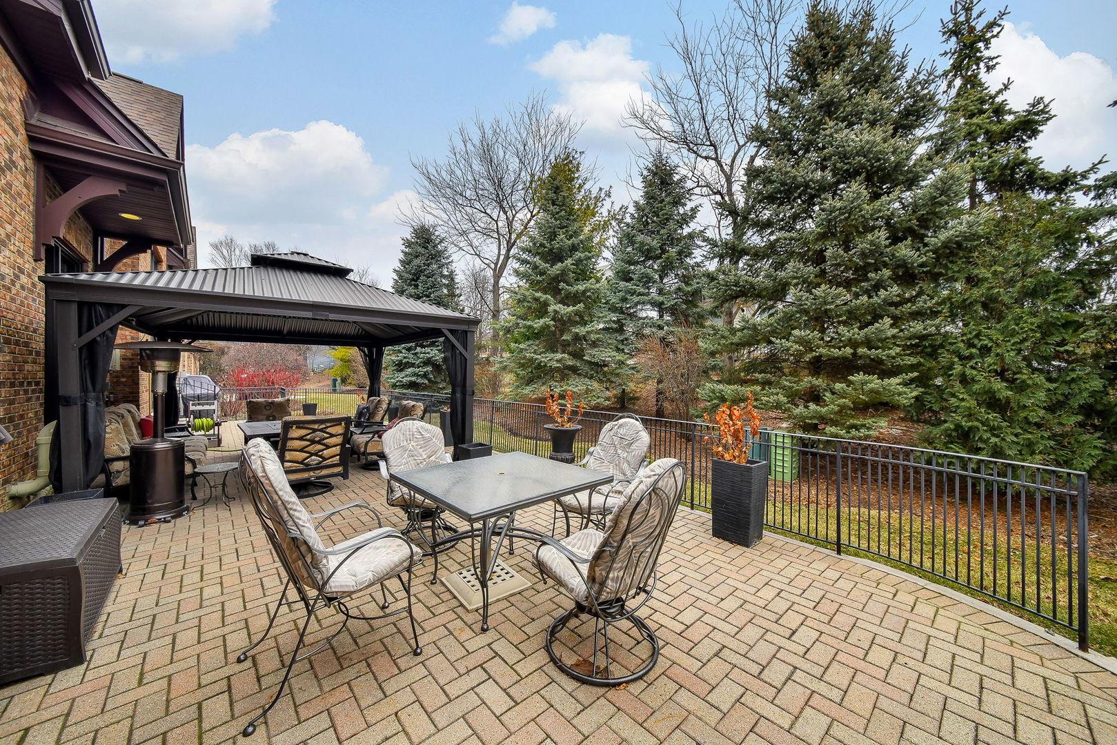 2009 Mackenzie Place Wheaton IL 60187