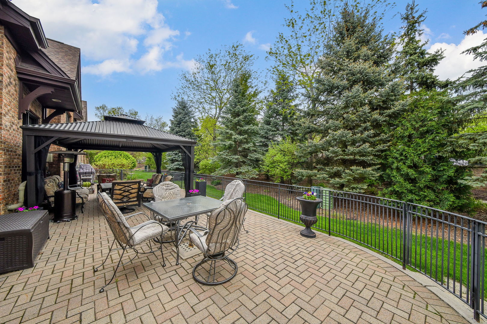 2009 Mackenzie Place Wheaton IL 60187