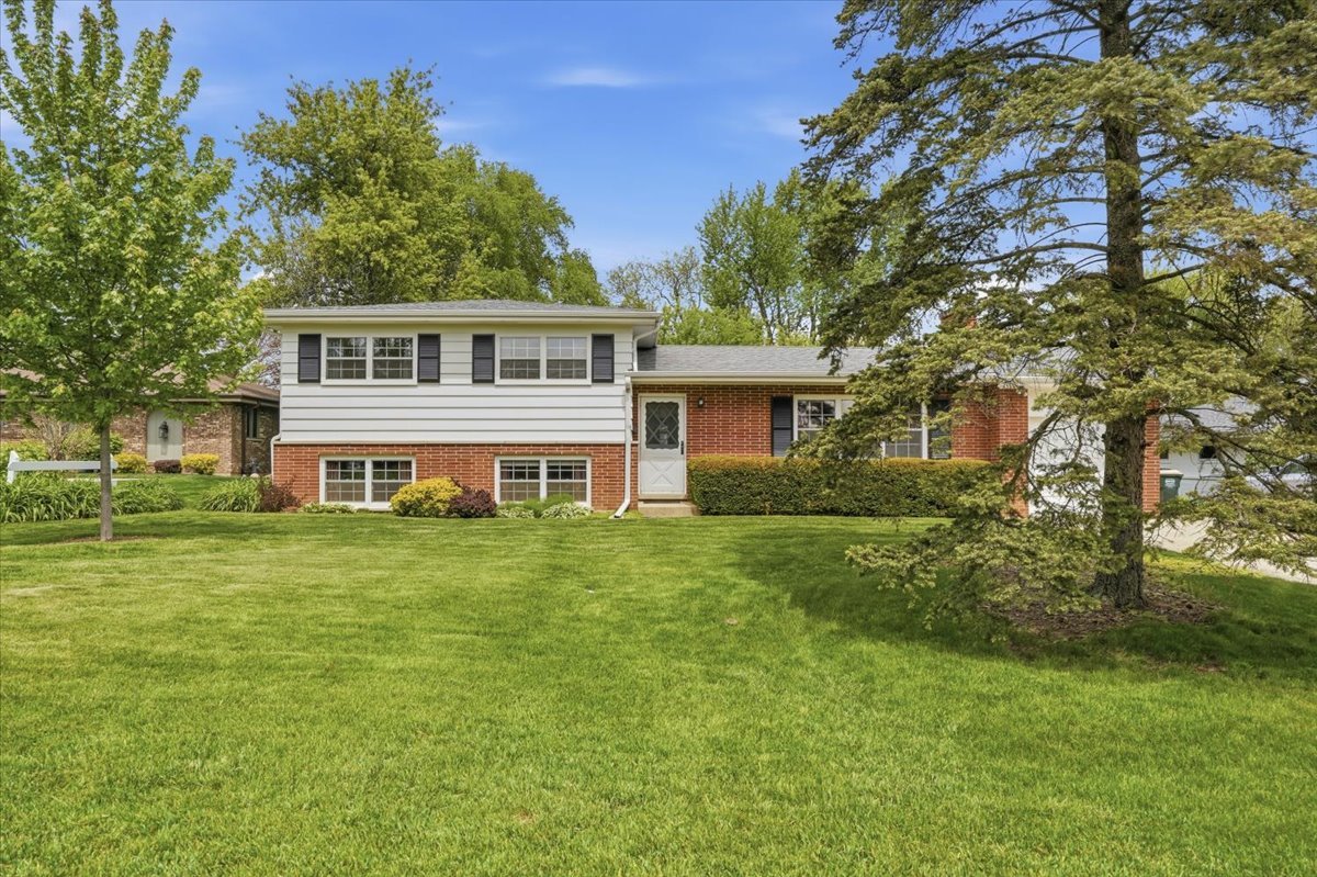 1046 Crane Boulevard Libertyville IL 60048