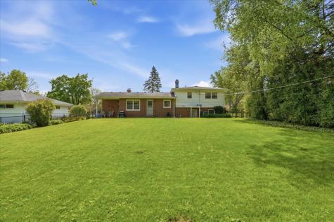 1046 Crane Boulevard Libertyville IL 60048