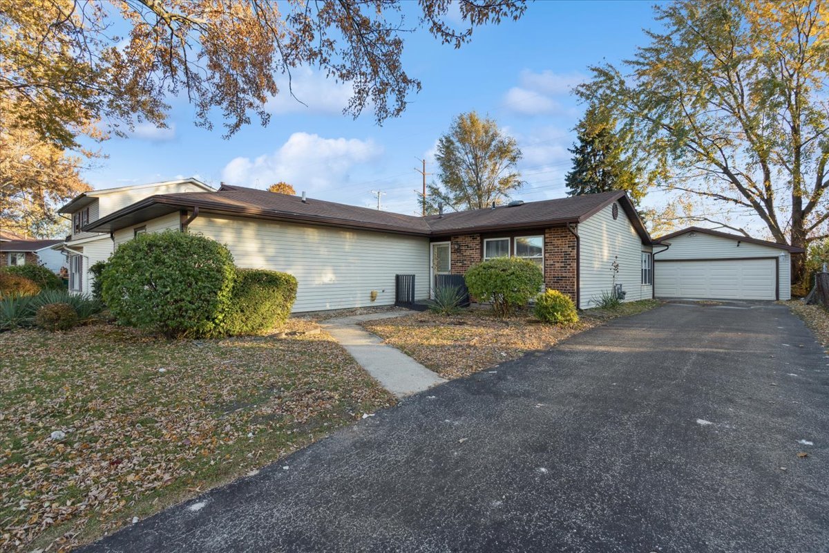 809 Oakton Avenue Romeoville IL 60446