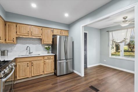 809 Oakton Avenue Romeoville IL 60446