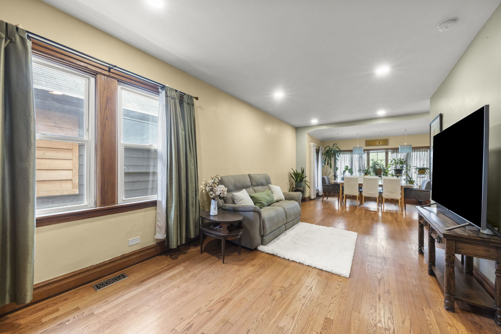 5136 West Winona Street Chicago IL 60630