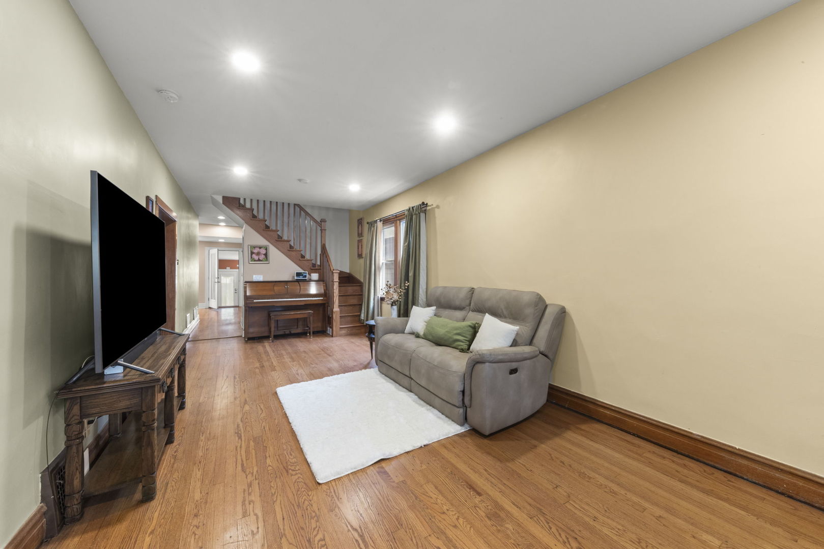 5136 West Winona Street Chicago IL 60630