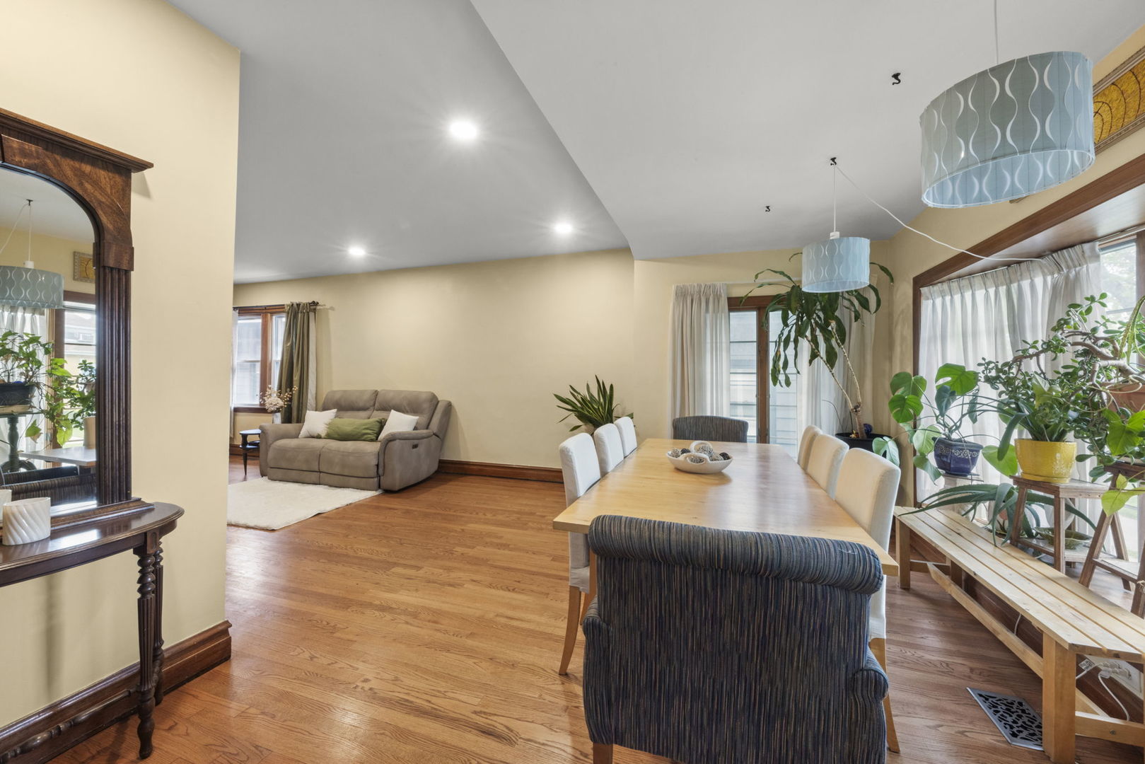 5136 West Winona Street Chicago IL 60630
