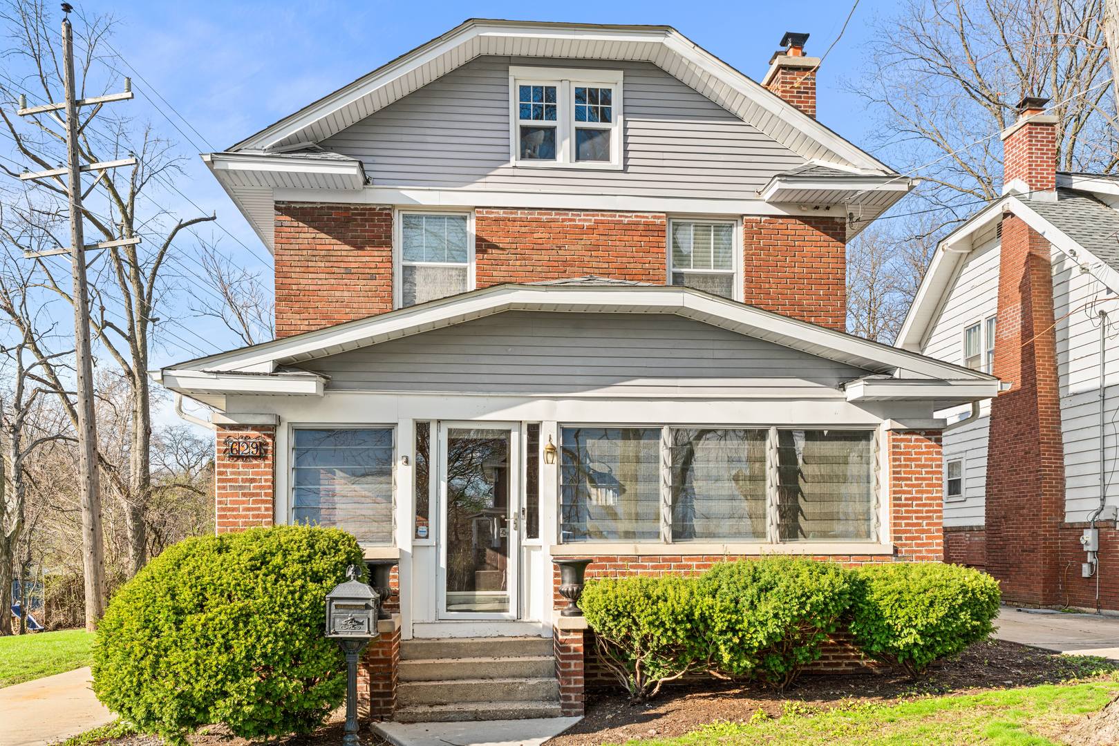 629 West Downer Place Aurora IL 60506