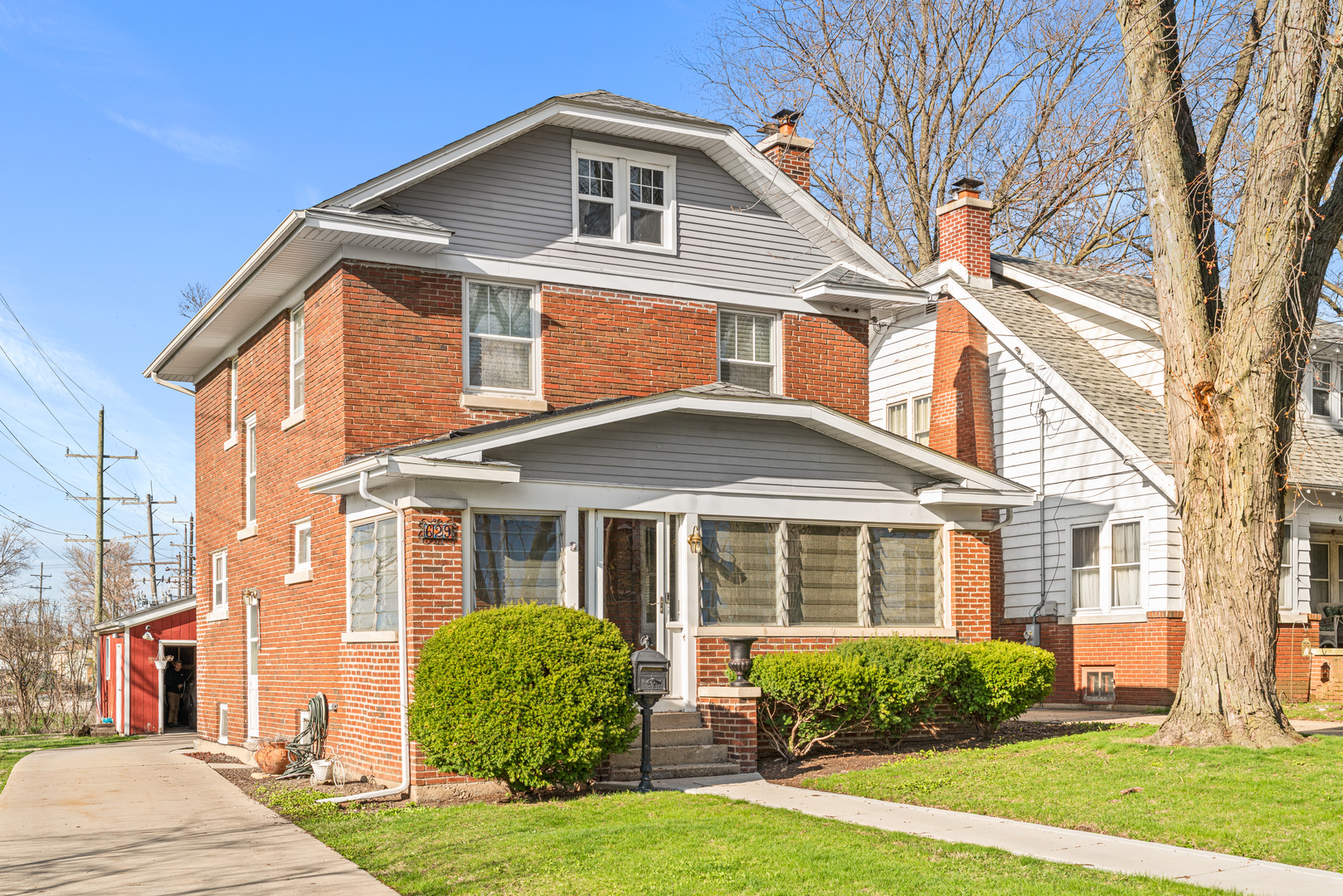629 West Downer Place Aurora IL 60506
