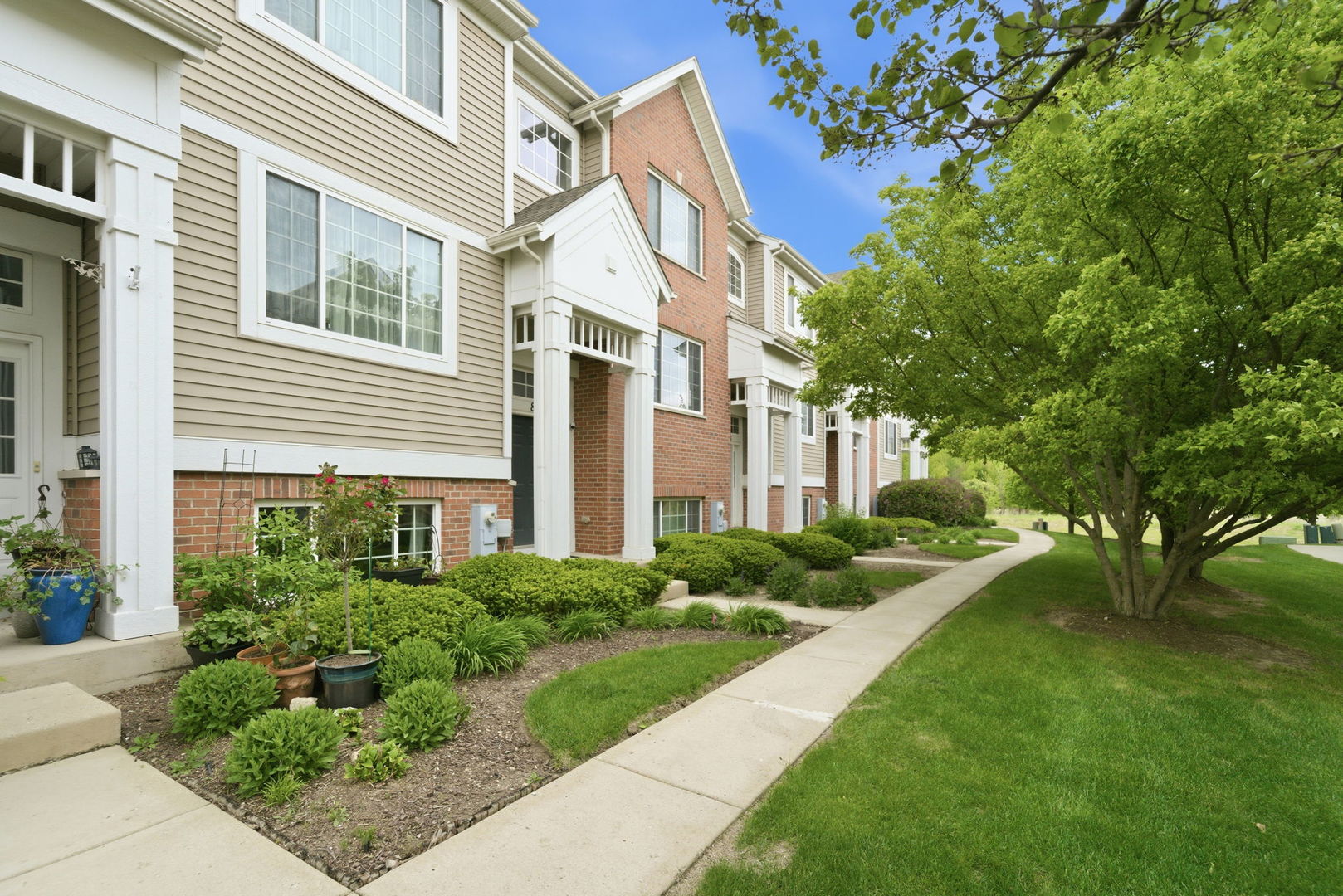 8992 Disbrow Street Huntley IL 60142