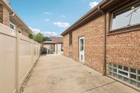 5742 South Rutherford Avenue Chicago IL 60638