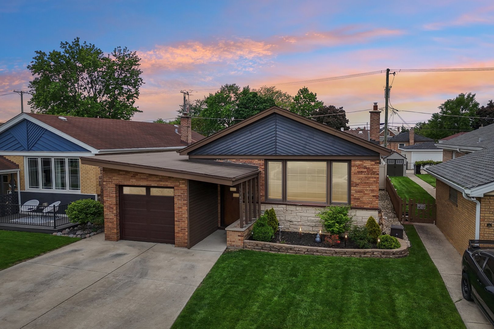 5742 South Rutherford Avenue Chicago IL 60638