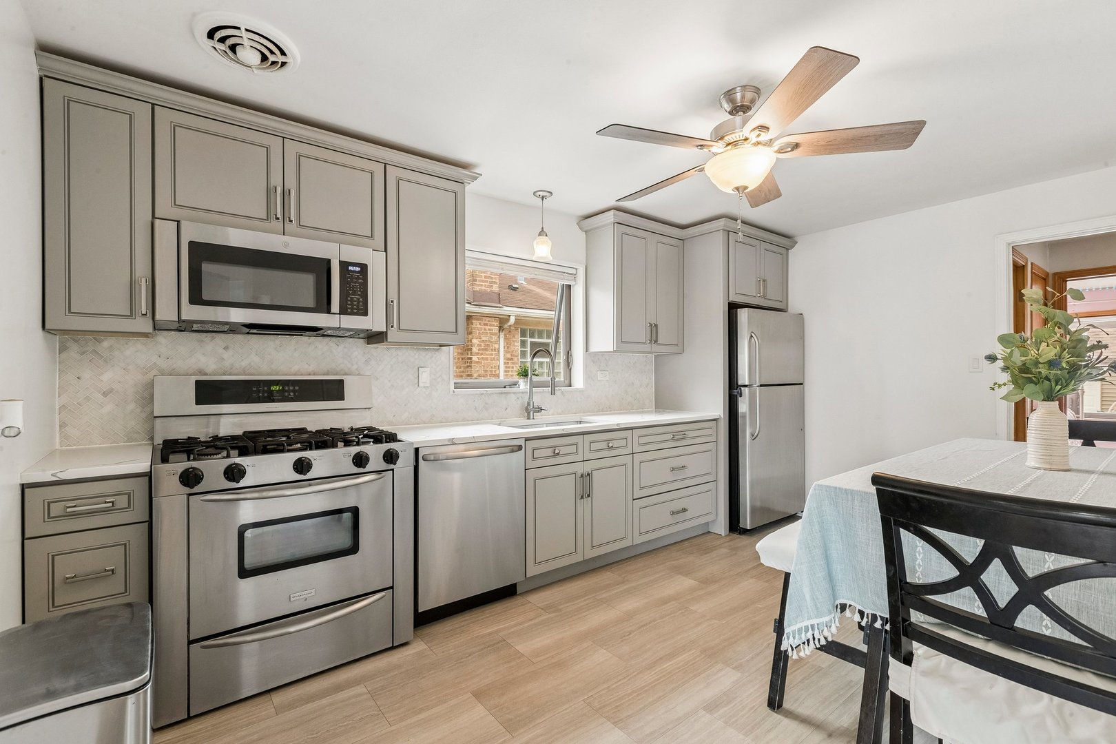5742 South Rutherford Avenue Chicago IL 60638