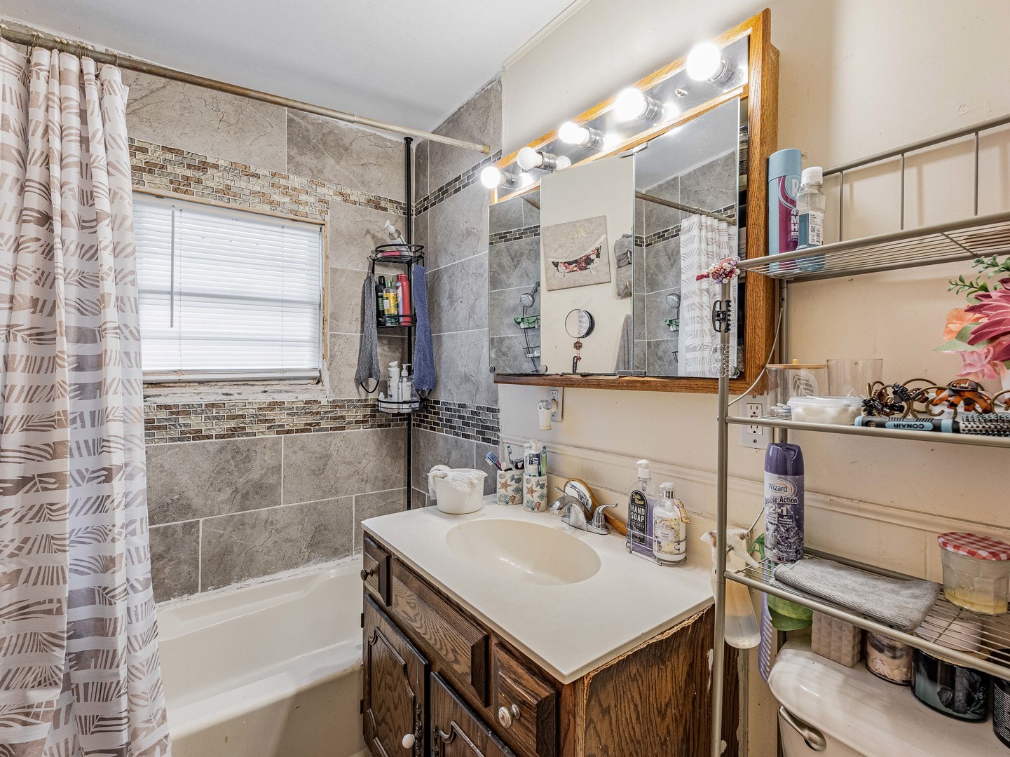1045 Palace Street Aurora IL 60506
