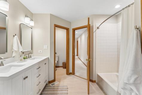 2212 Crystal Way Crystal Lake IL 60012