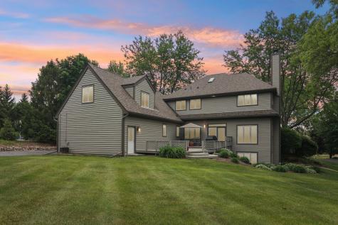2212 Crystal Way Crystal Lake IL 60012