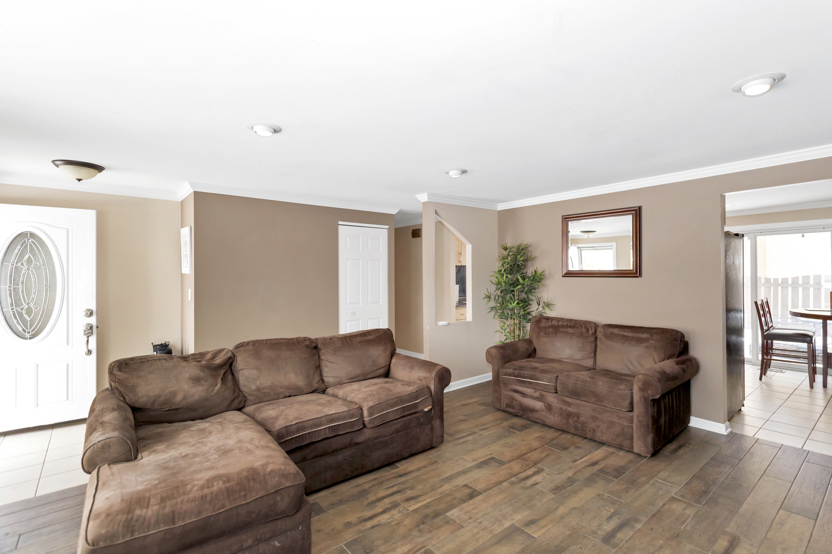 817 Stamford Court Schaumburg IL 60193