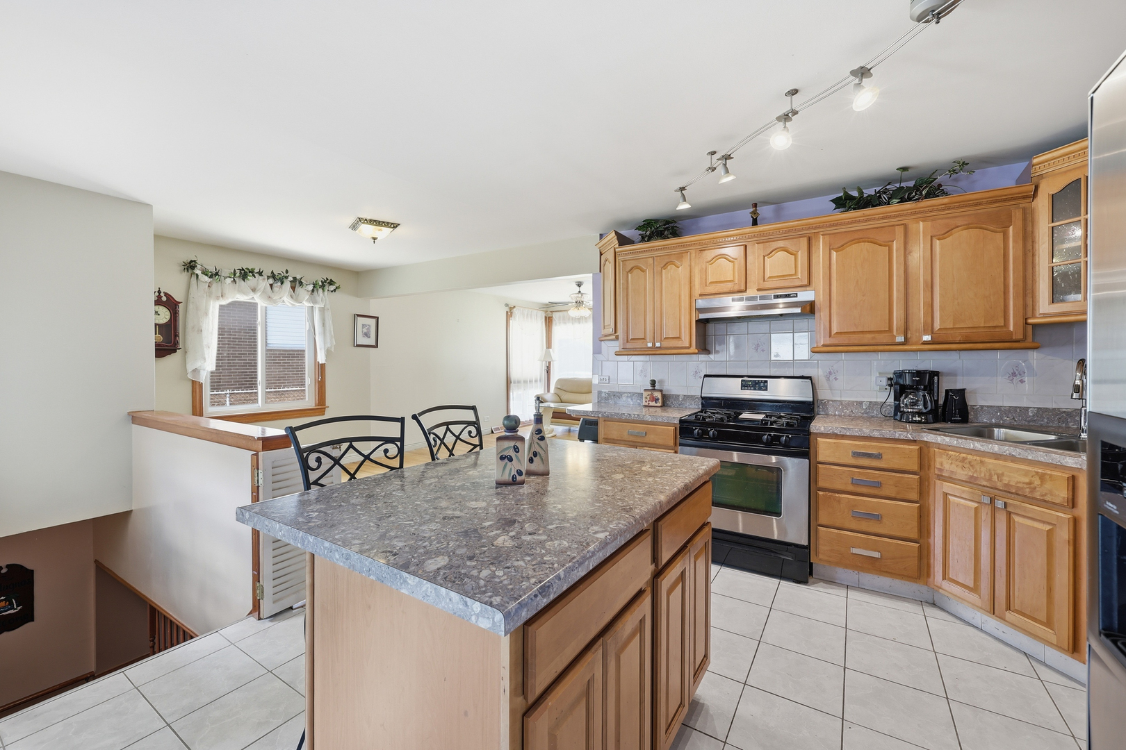 329 East Myrick Avenue Addison IL 60101