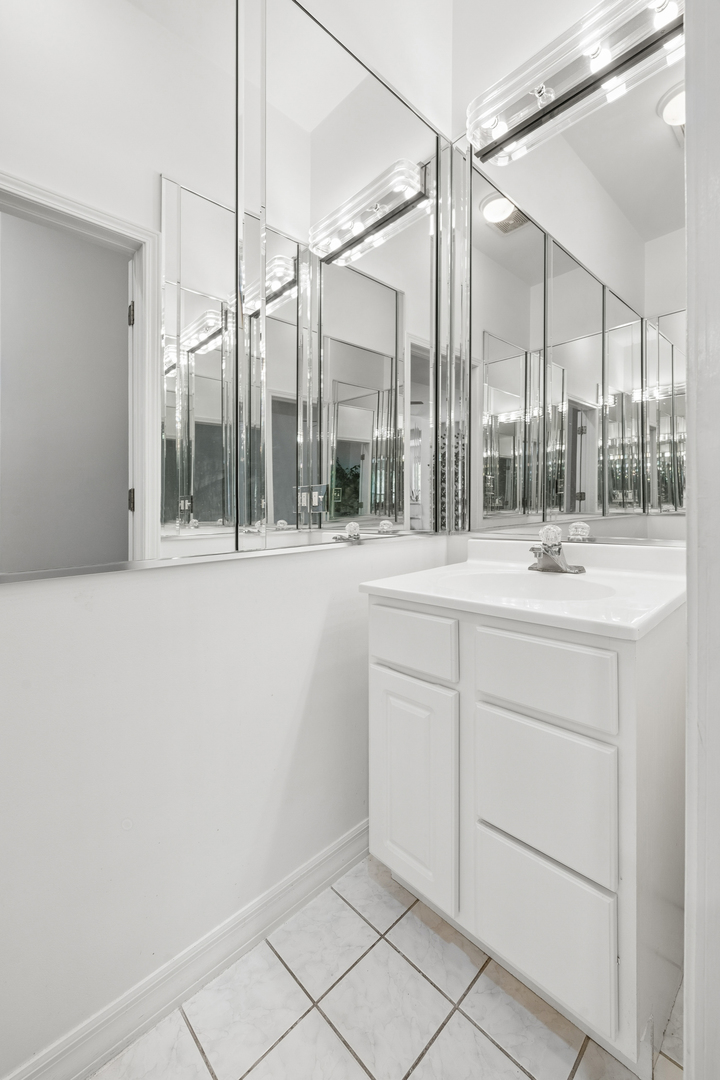 734 South Oakley Boulevard Chicago IL 60612