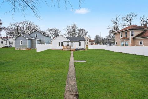 205 East Taylor Street Grant Park IL 60940