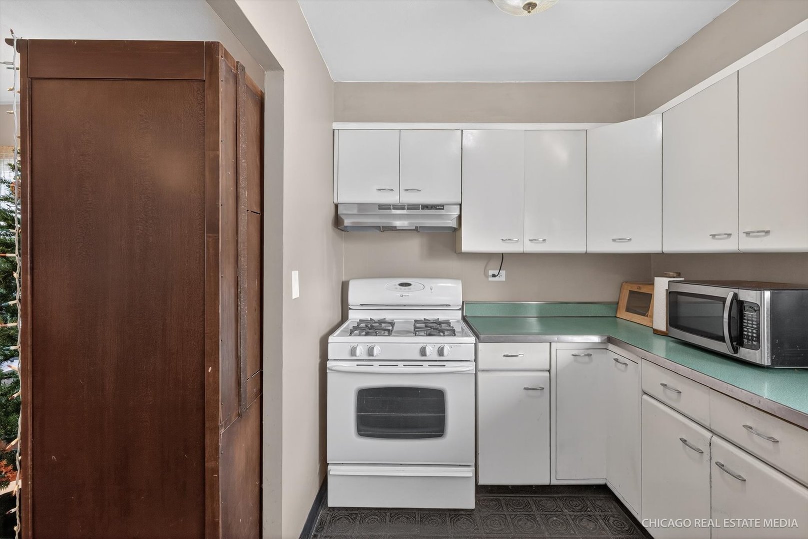 871 South Chatham Avenue Addison IL 60101