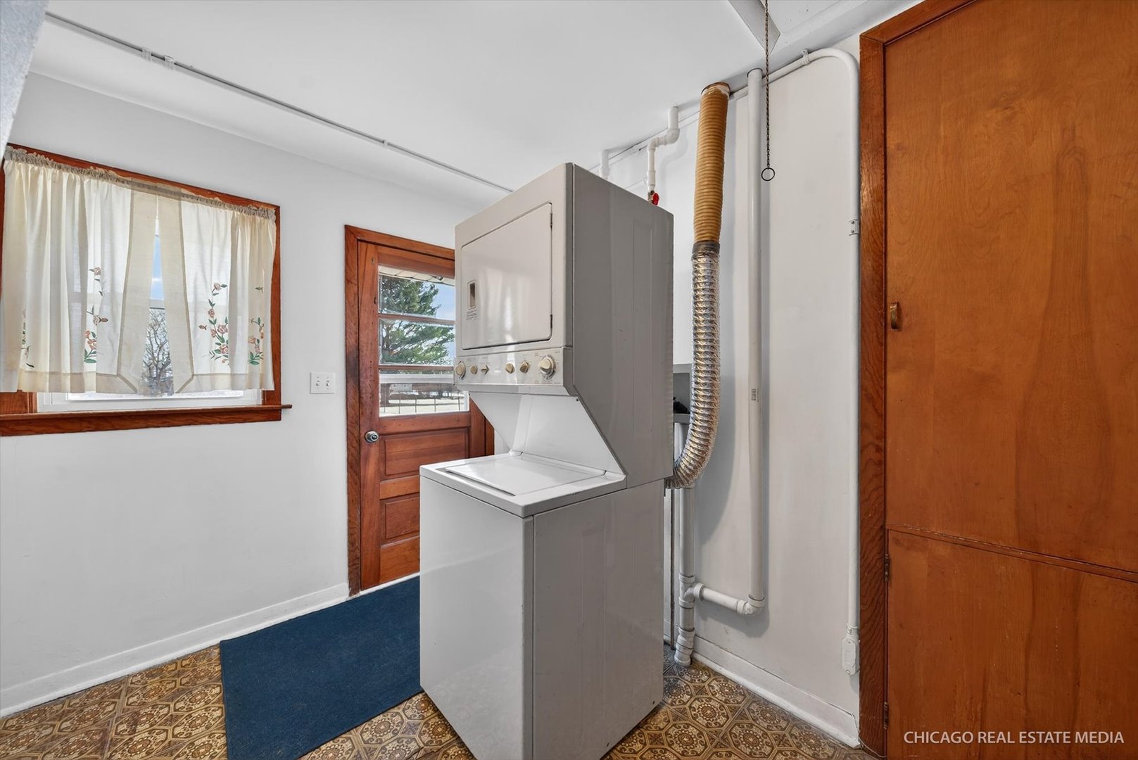 871 South Chatham Avenue Addison IL 60101