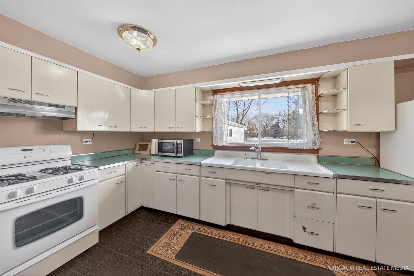 871 South Chatham Avenue Addison IL 60101