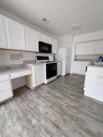 1066 Four Seasons Boulevard Aurora IL 60504