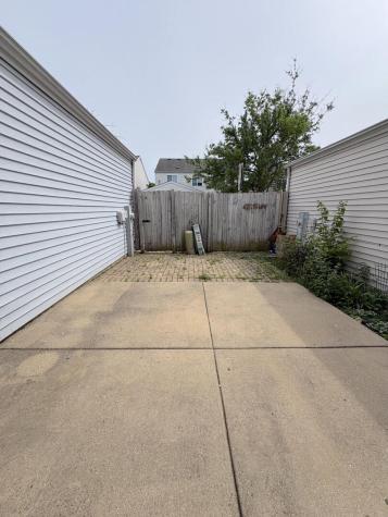 1066 Four Seasons Boulevard Aurora IL 60504
