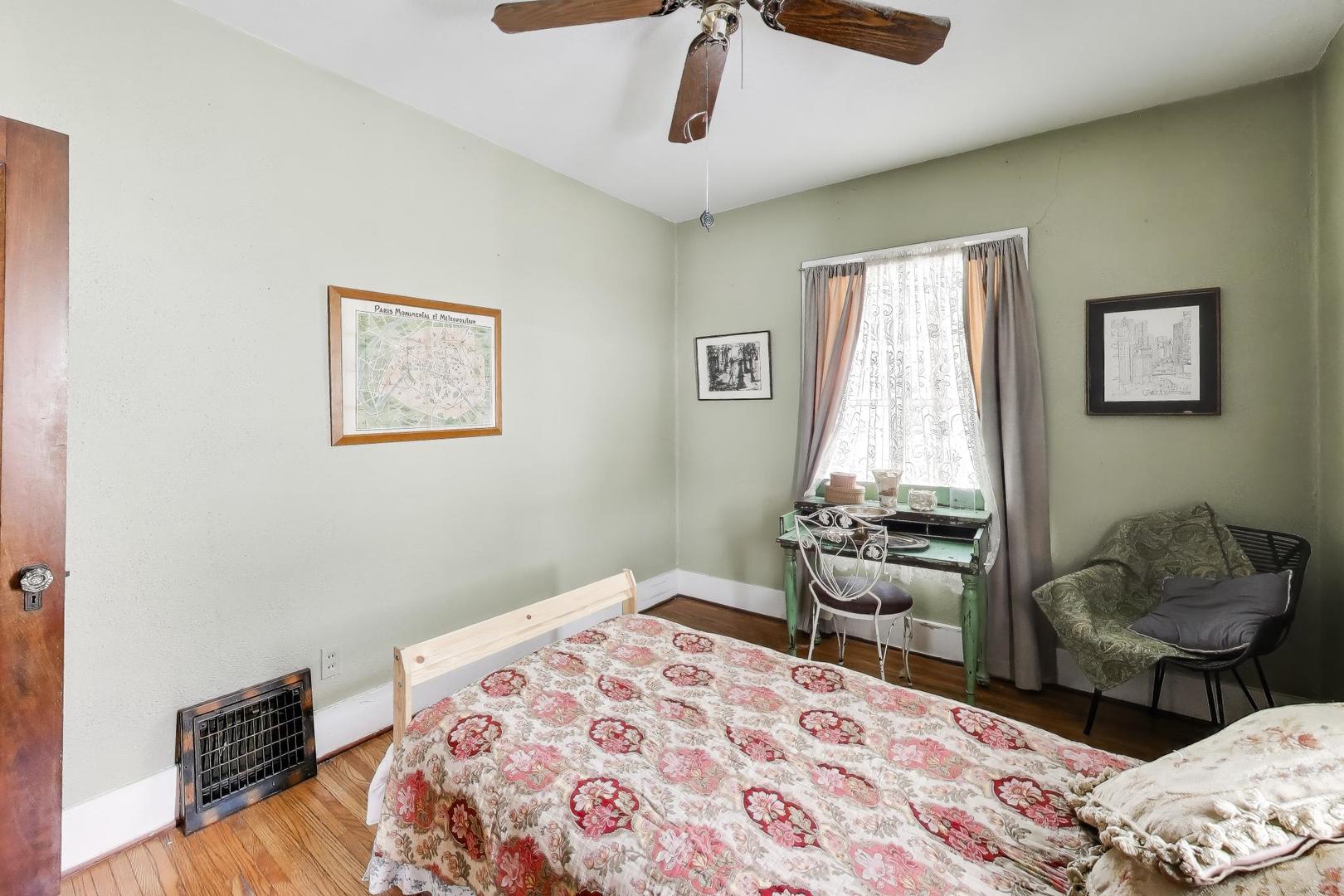 444 South Elmwood Drive Aurora IL 60506