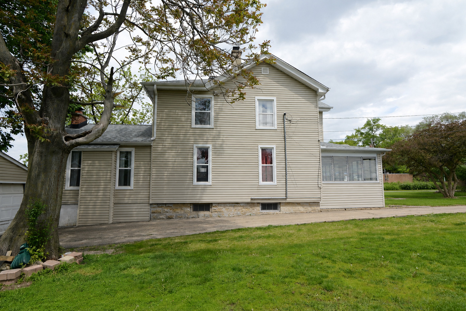 323 South Broadway Avenue Aurora IL 60505