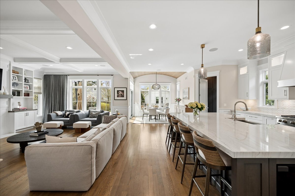 1121 Forest Avenue Wilmette IL 60091
