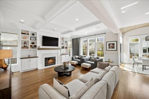 1121 Forest Avenue Wilmette IL 60091