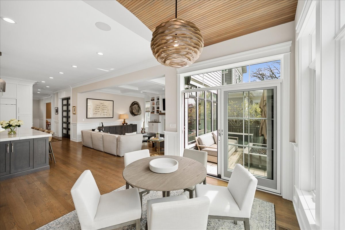 1121 Forest Avenue Wilmette IL 60091