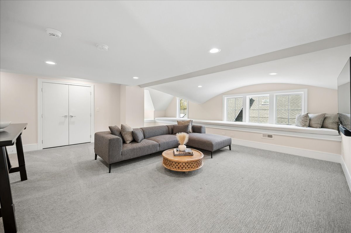 1121 Forest Avenue Wilmette IL 60091