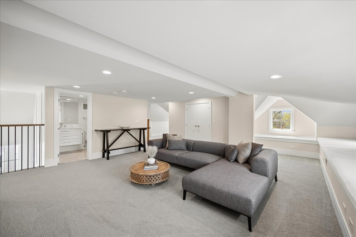 1121 Forest Avenue Wilmette IL 60091