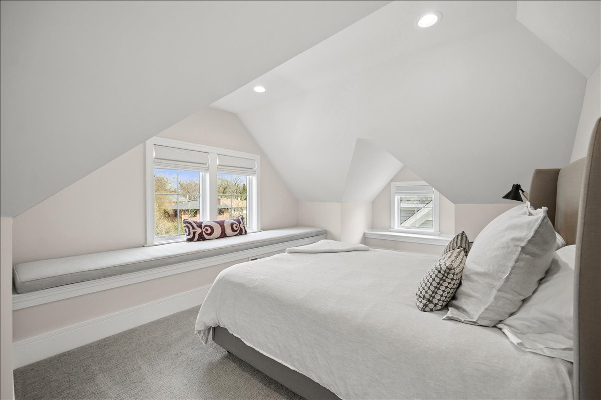 1121 Forest Avenue Wilmette IL 60091