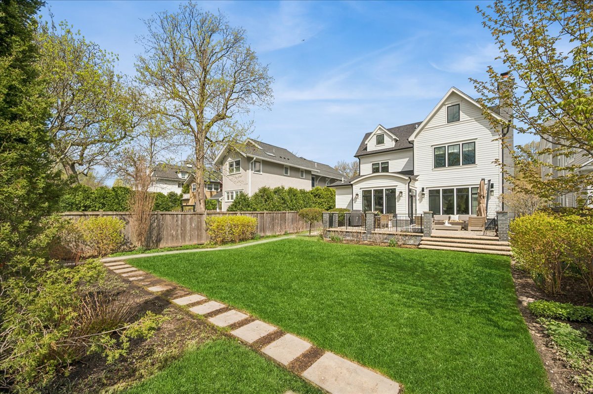 1121 Forest Avenue Wilmette IL 60091