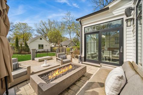 1121 Forest Avenue Wilmette IL 60091