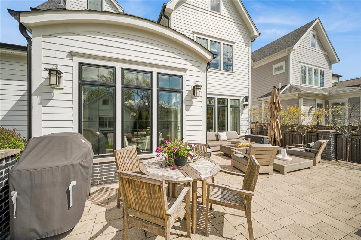 1121 Forest Avenue Wilmette IL 60091