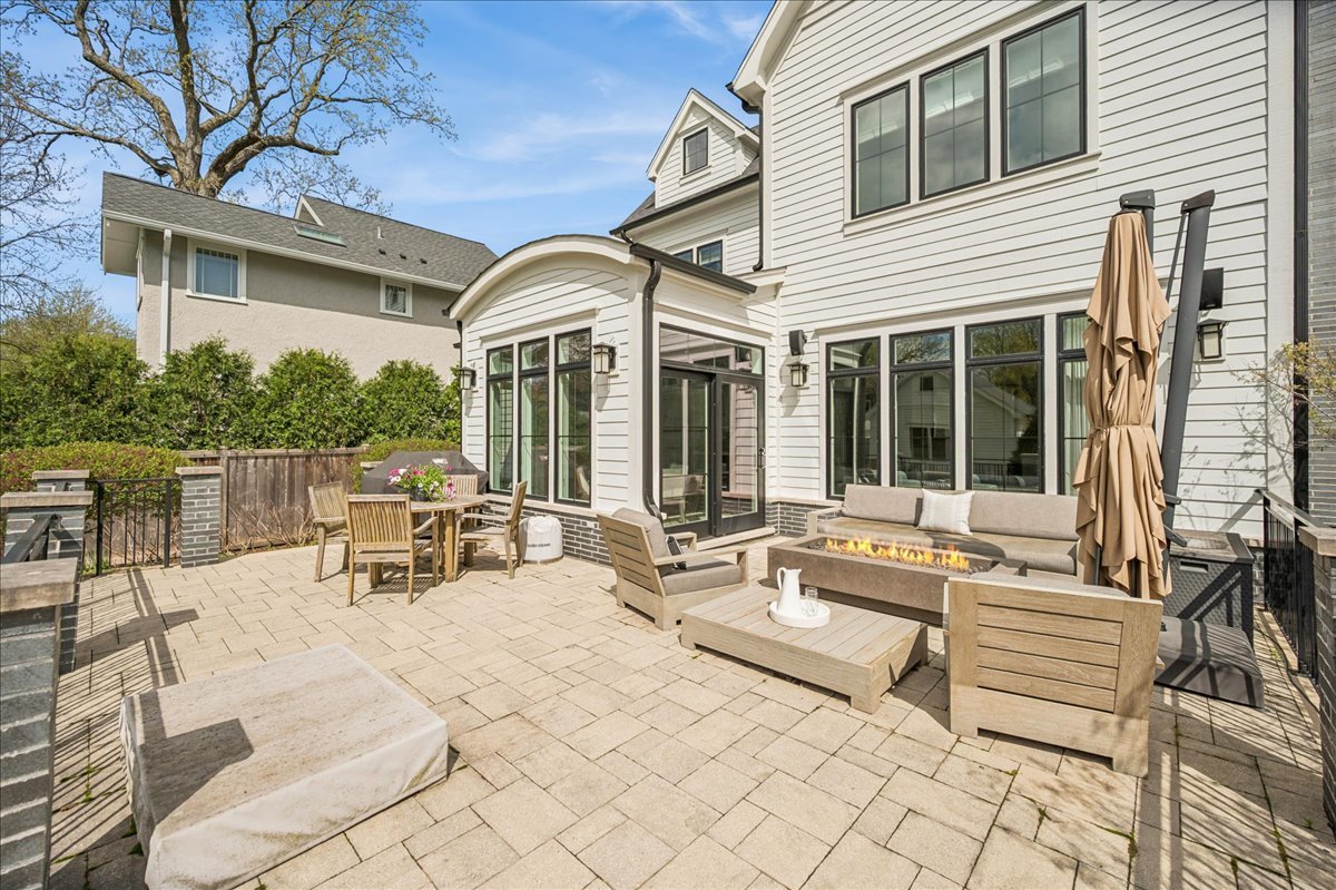 1121 Forest Avenue Wilmette IL 60091
