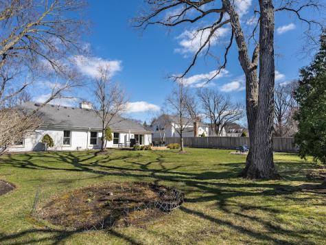 1225 West Deerpath Road Lake Forest IL 60045