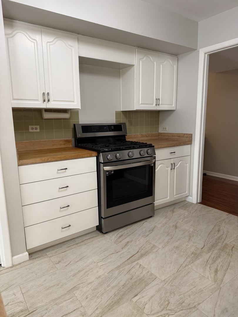 1419 Churchill Road Schaumburg IL 60195