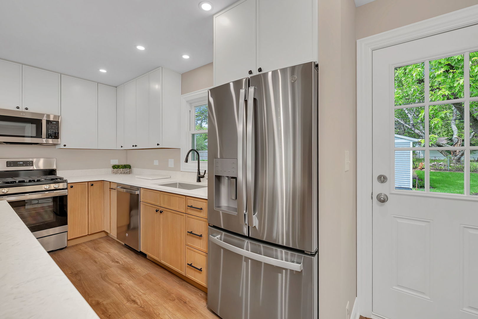 512 North Westlawn Avenue Aurora IL 60506