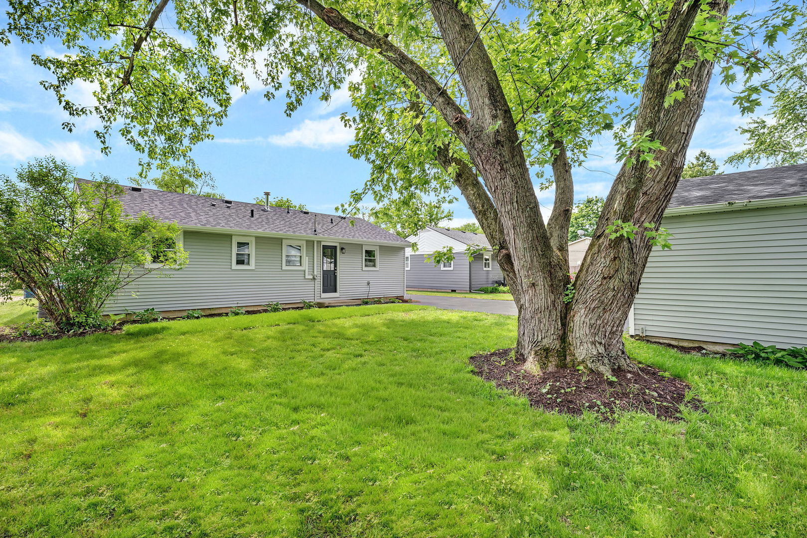512 North Westlawn Avenue Aurora IL 60506