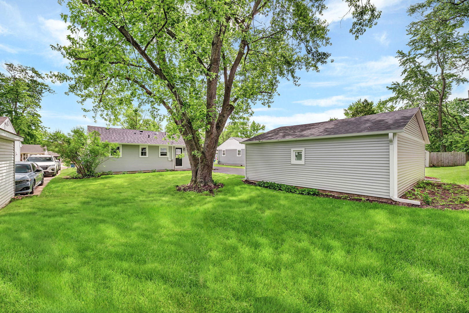 512 North Westlawn Avenue Aurora IL 60506