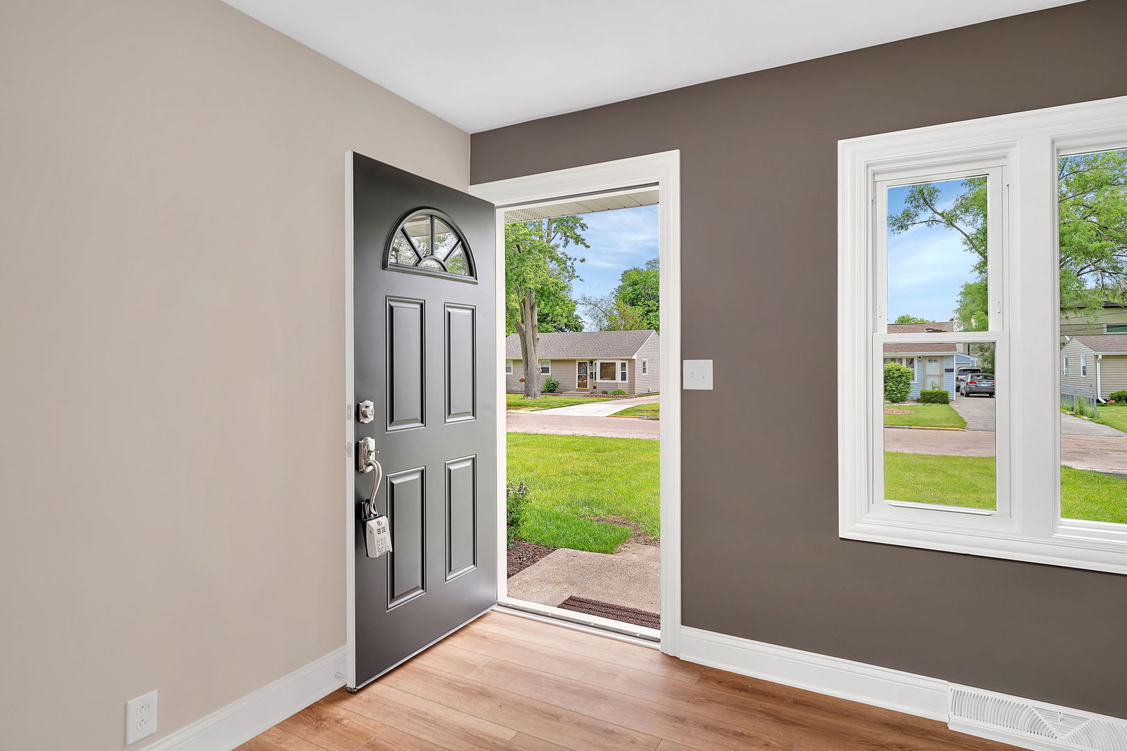 512 North Westlawn Avenue Aurora IL 60506
