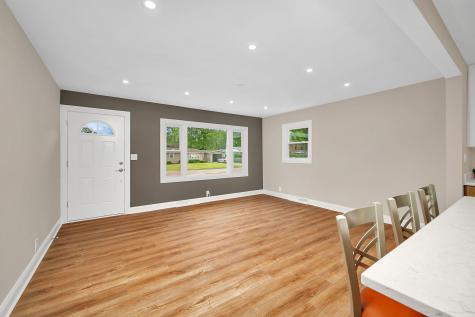 512 North Westlawn Avenue Aurora IL 60506