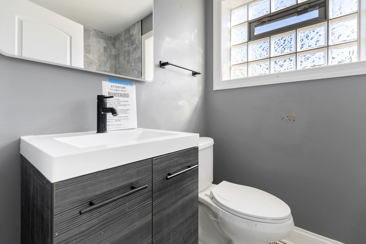 245 West 43rd Street Chicago IL 60609